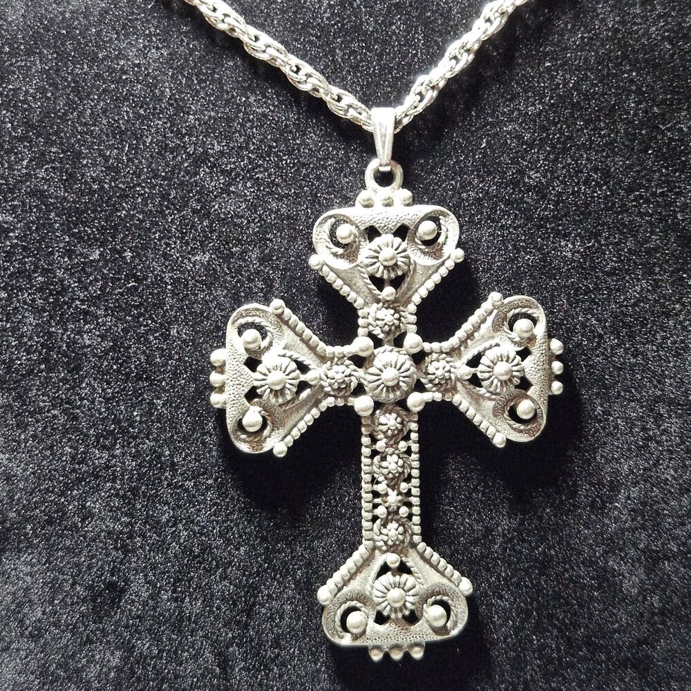 Vntg Sarah Coventry Limited Edition Silver Tone Cross Pendant Necklace 1974 24"